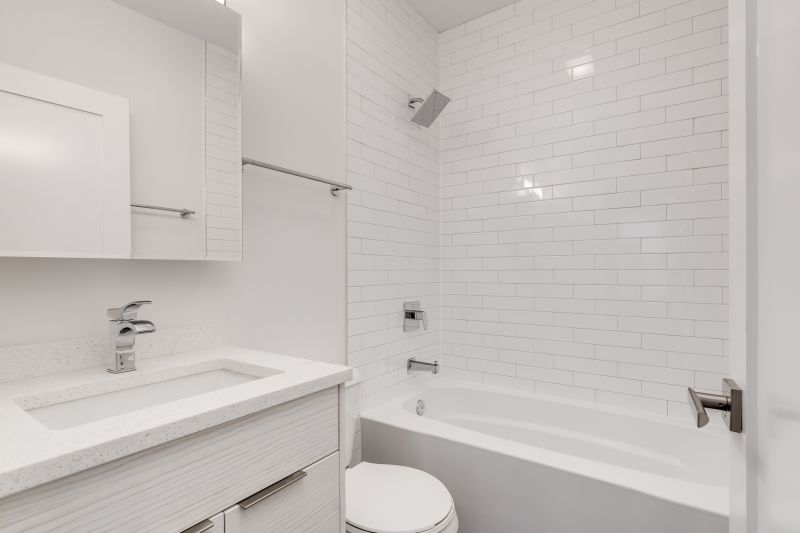 Best Bathtub Refinishing Contractors in Mason, OH